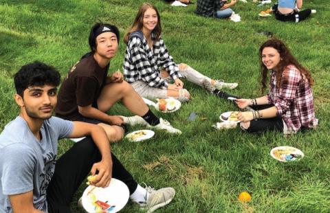 野猫日烧烤野餐照片学生